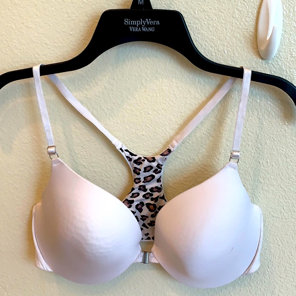 Daisy Fuentes White Razorback Bra